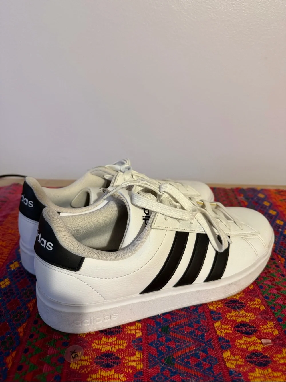 adidas women’s White Sneakers with Black Stripes Size 8